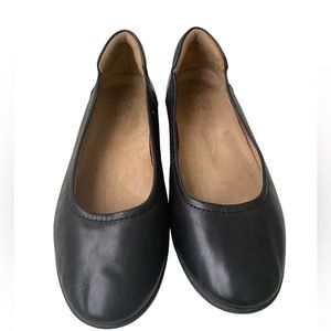 Flexy Leather Flat
NATURALIZER size 7.5